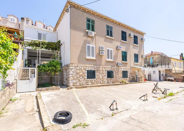Bronzan Apartment