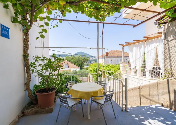 Bronzan Apartment