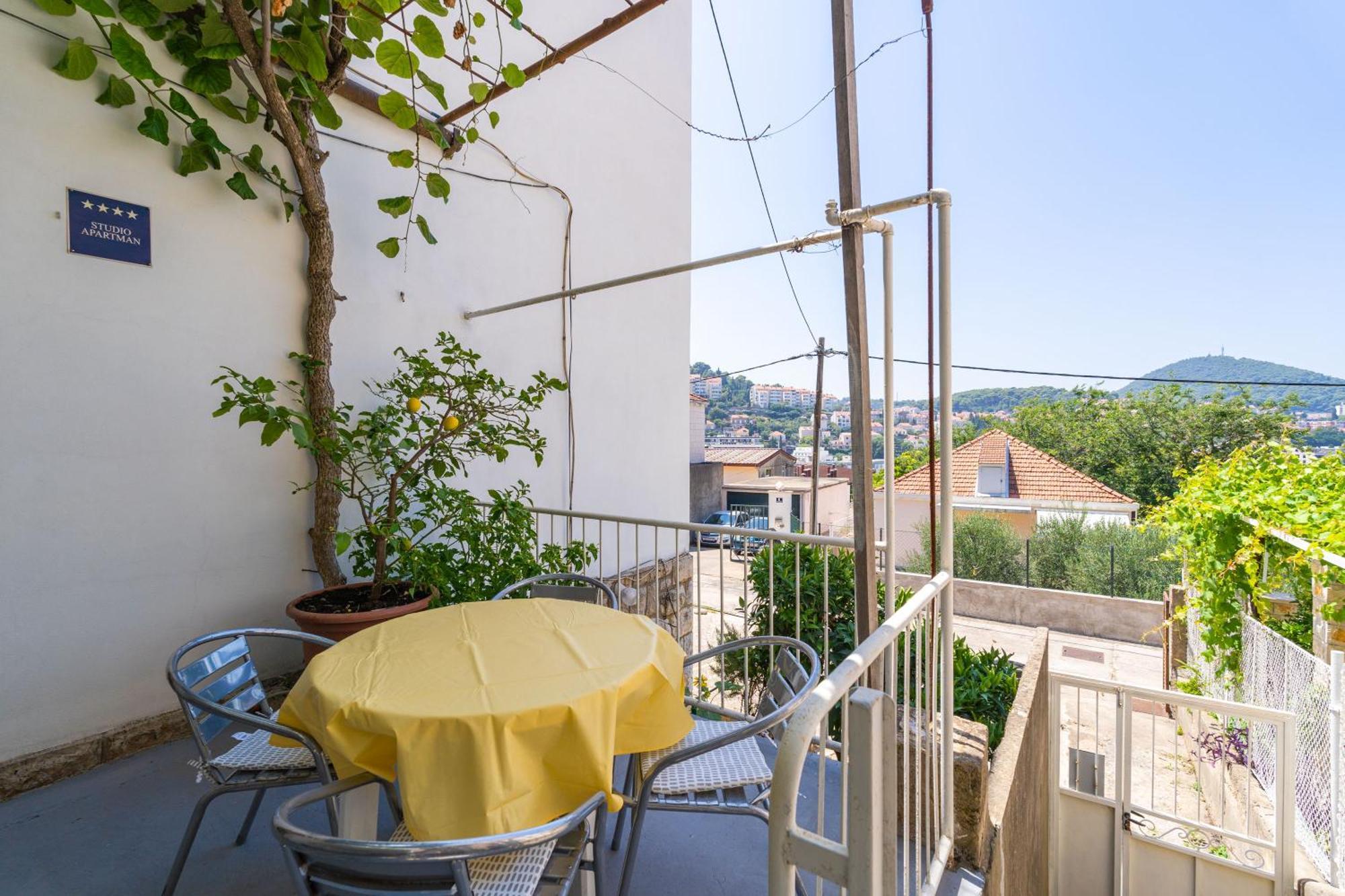 Bronzan Apartment *