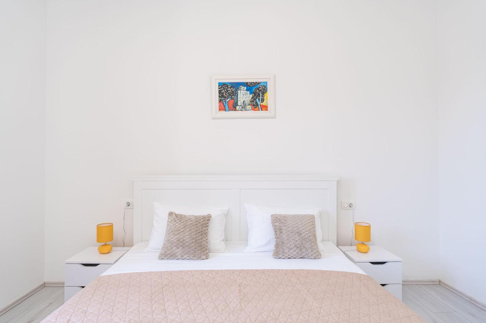 Bronzan Apartment