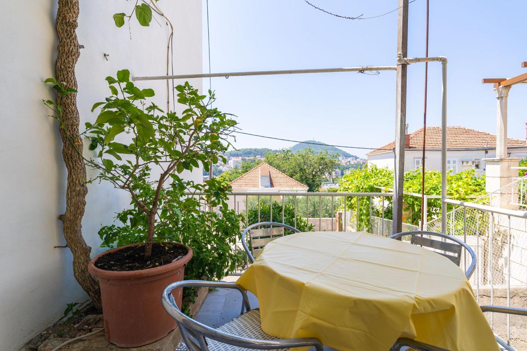 Bronzan Apartment *