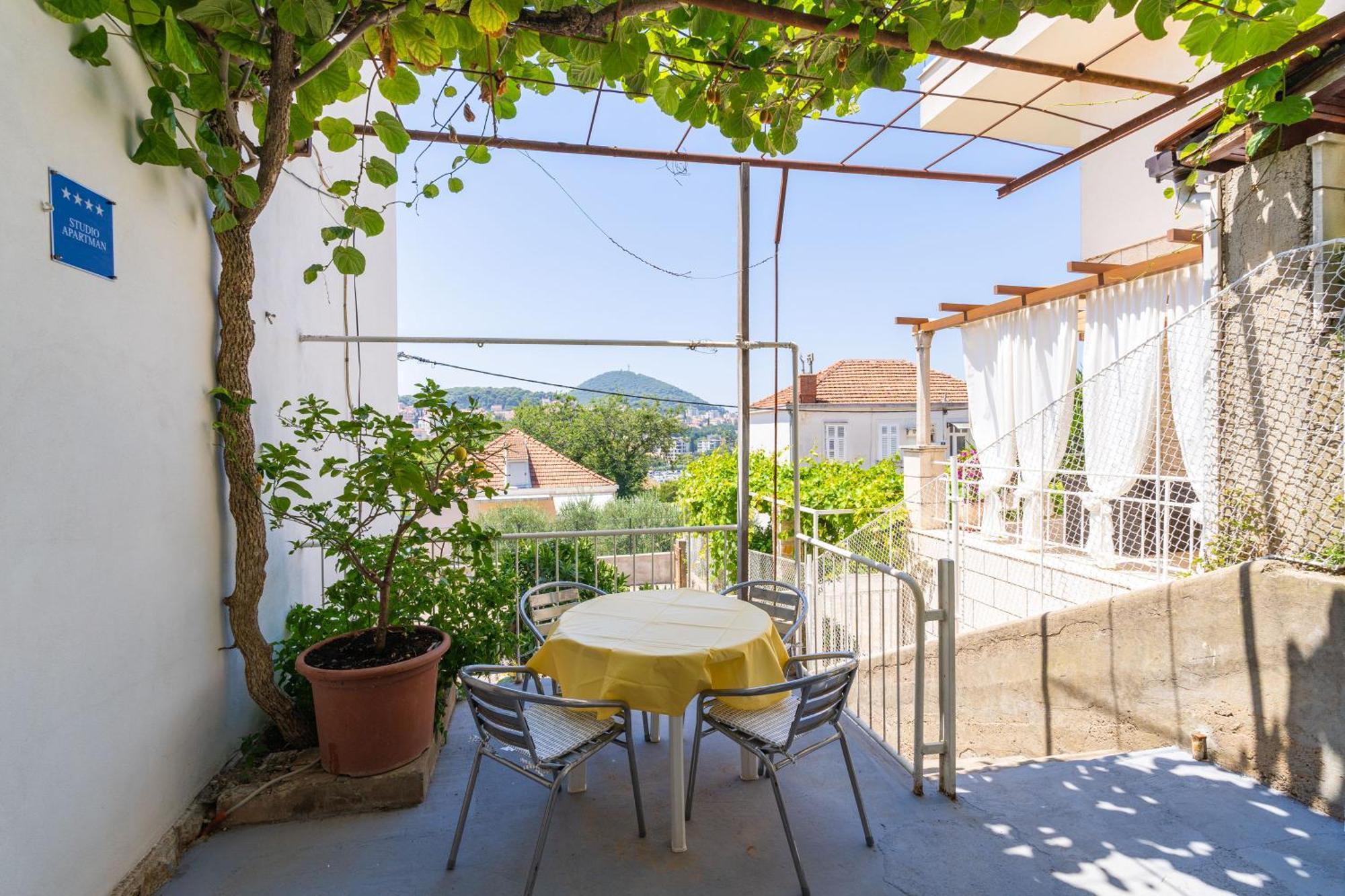Bronzan Apartment *