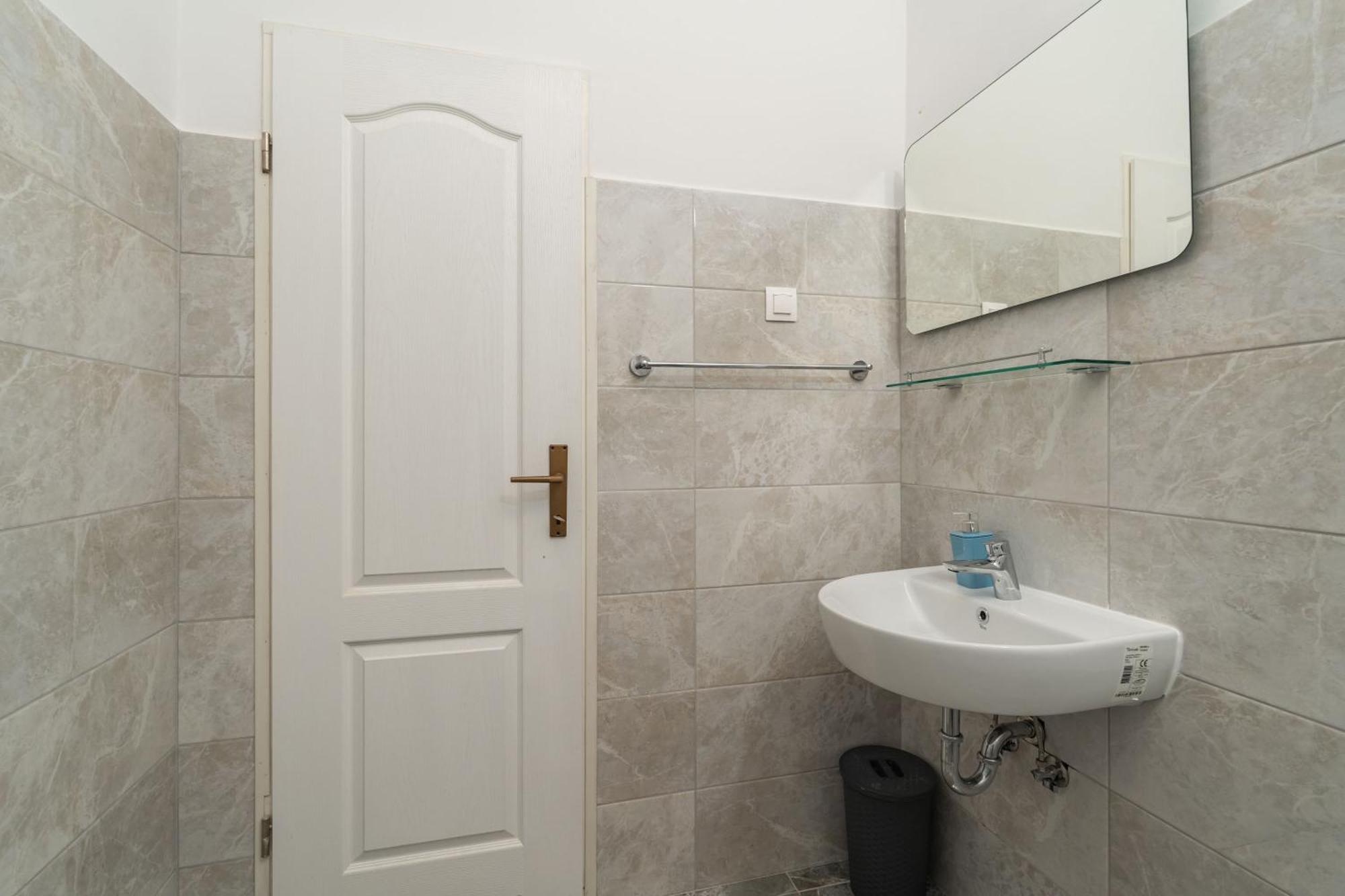 Apartment Bronzan *